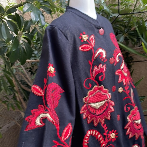 New vintage black cotton coat with bright red embroidery - Picture 7 of 13